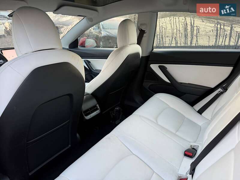 Седан Tesla Model 3 2021 в Луцке