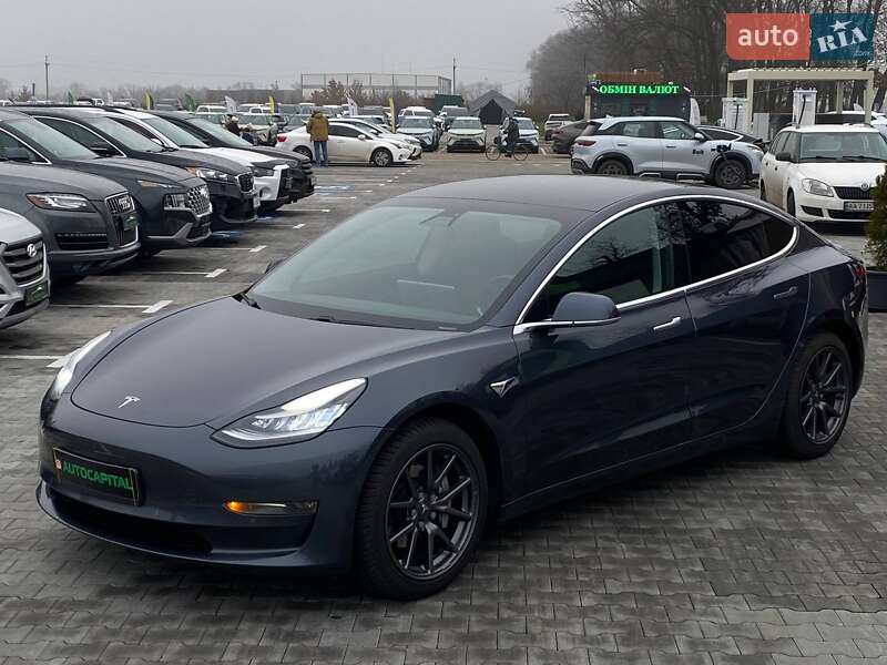 Седан Tesla Model 3 2019 в Киеве