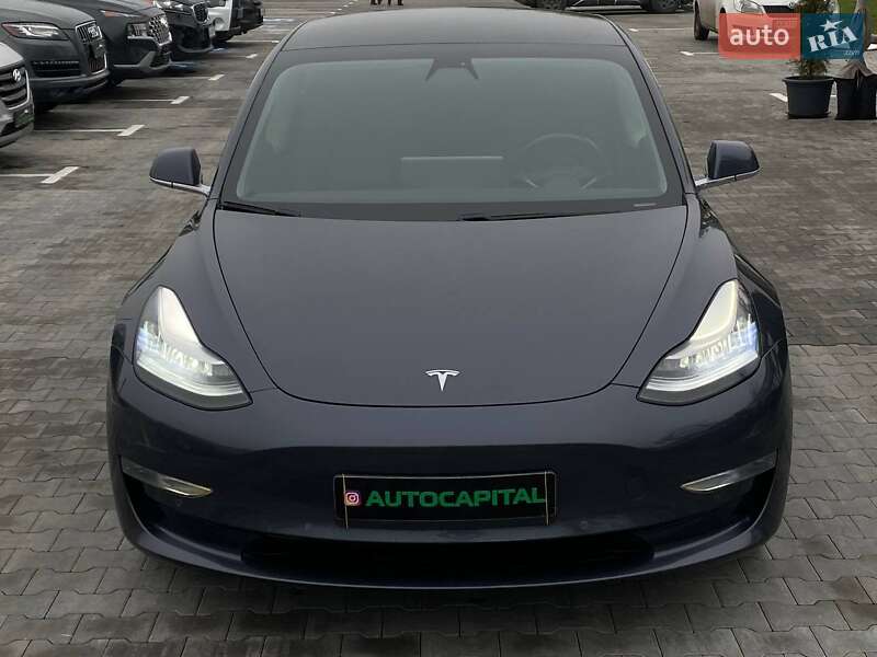 Седан Tesla Model 3 2019 в Киеве