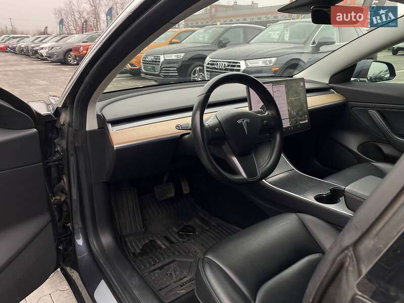Седан Tesla Model 3 2019 в Киеве