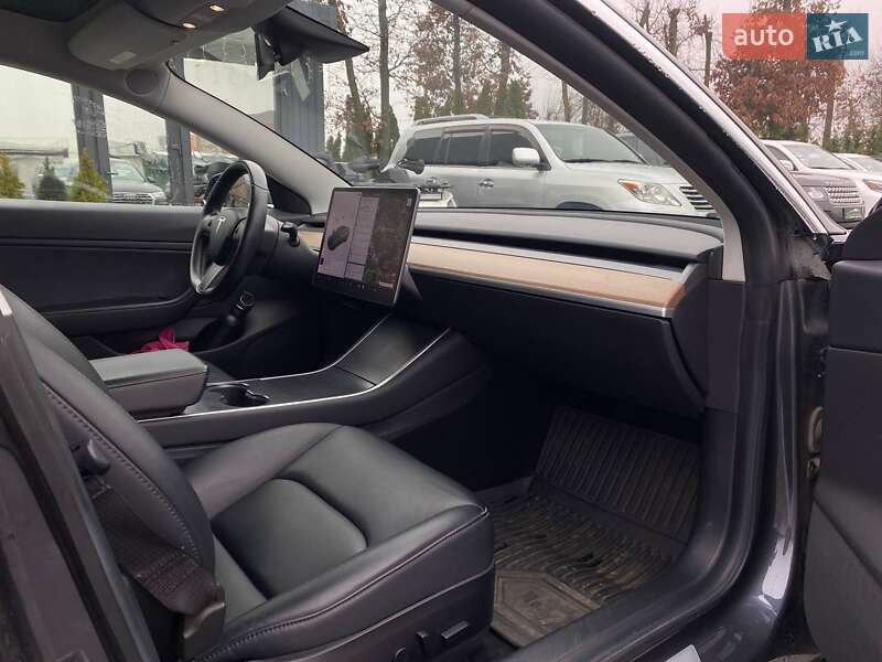Седан Tesla Model 3 2019 в Киеве