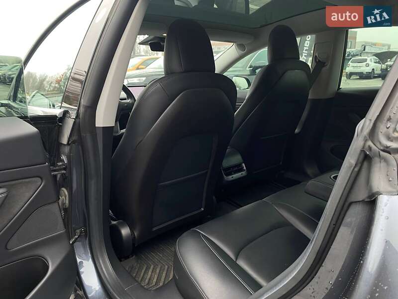 Седан Tesla Model 3 2019 в Киеве