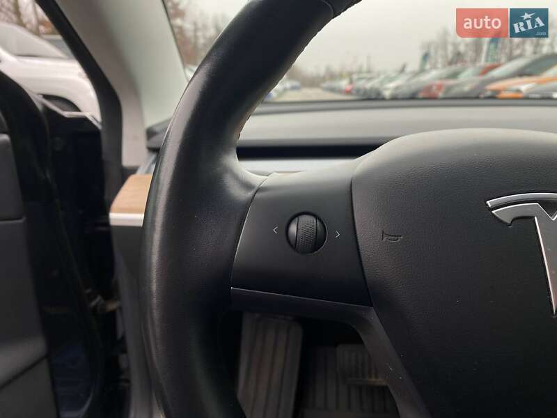 Седан Tesla Model 3 2019 в Киеве