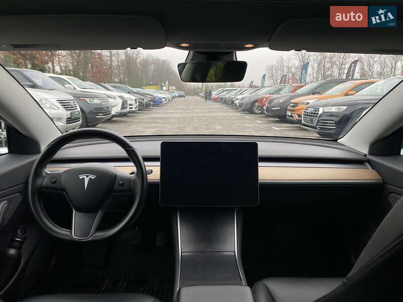 Седан Tesla Model 3 2019 в Киеве