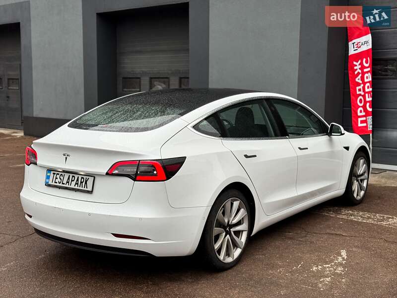 Седан Tesla Model 3 2018 в Киеве