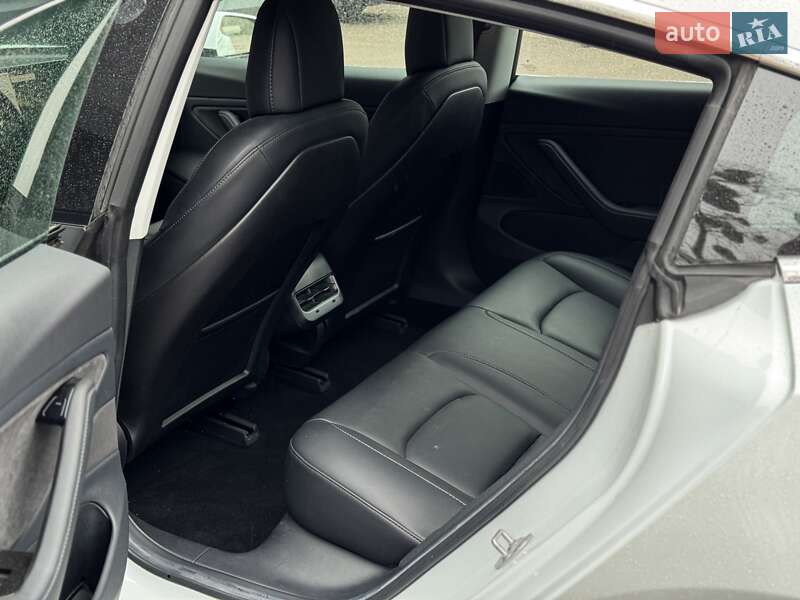 Седан Tesla Model 3 2018 в Киеве