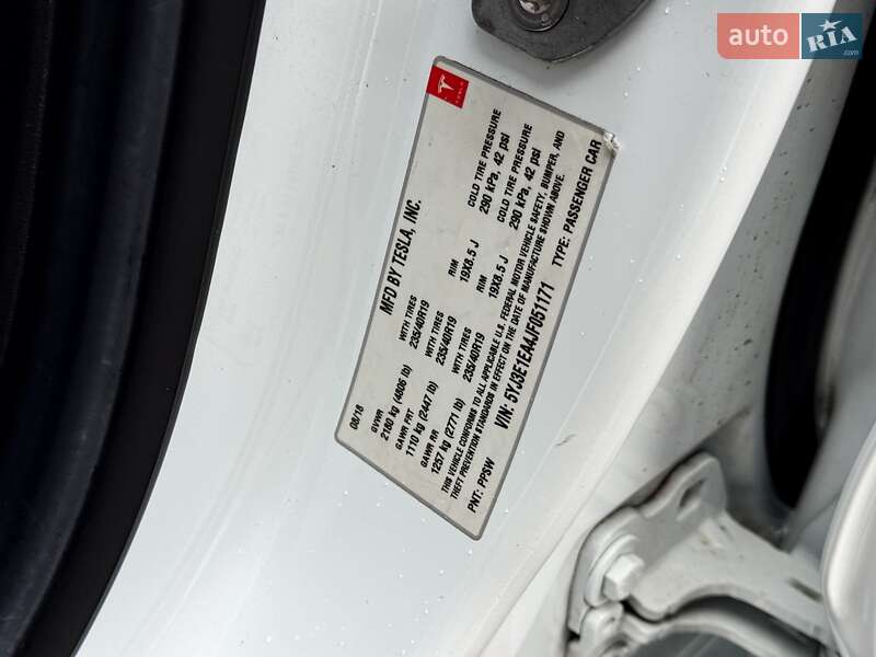 Седан Tesla Model 3 2018 в Киеве