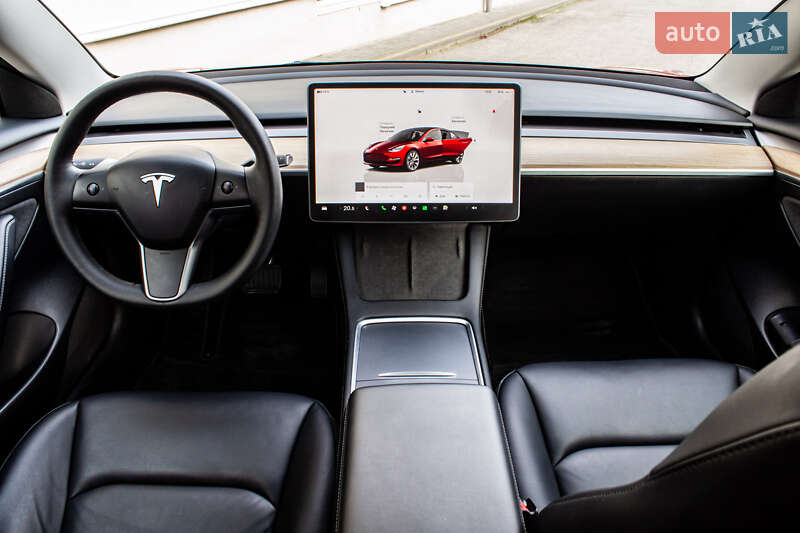 Седан Tesla Model 3 2023 в Львове