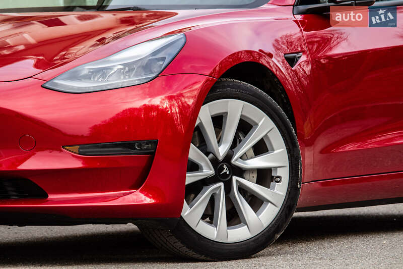 Седан Tesla Model 3 2023 в Львове