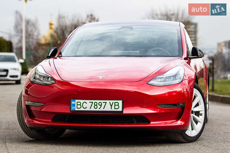 Седан Tesla Model 3 2023 в Львове
