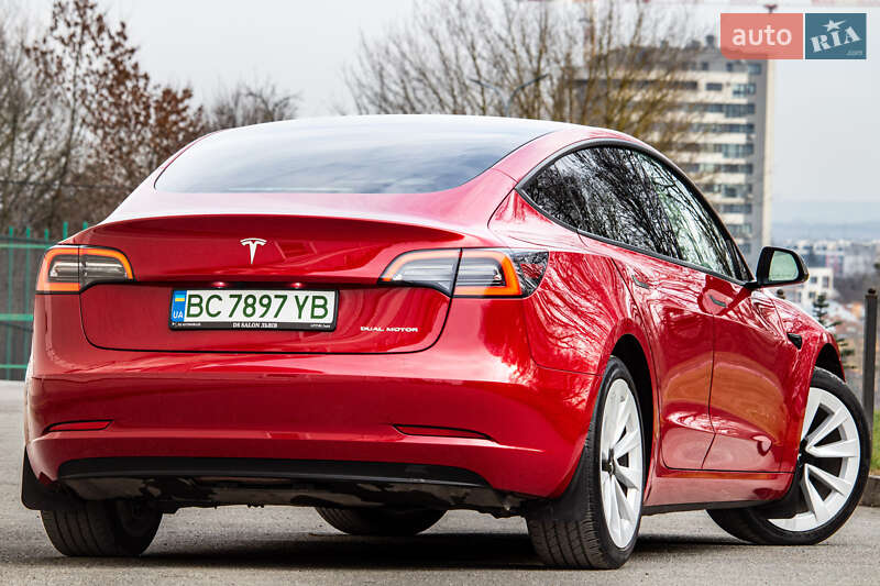 Седан Tesla Model 3 2023 в Львове