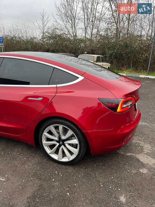 Седан Tesla Model 3 2018 в Ужгороде