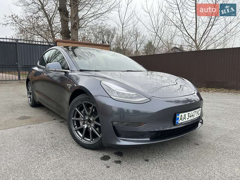 Седан Tesla Model 3 2019 в Киеве