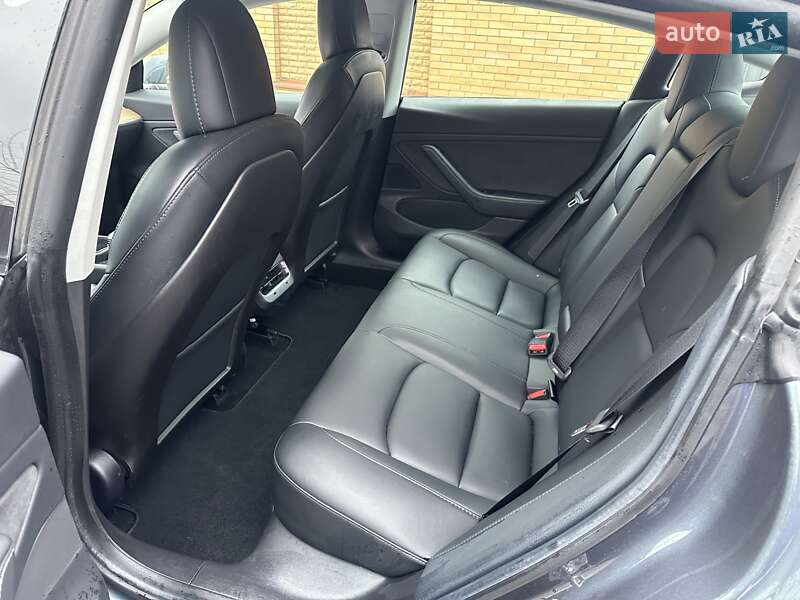 Седан Tesla Model 3 2019 в Киеве