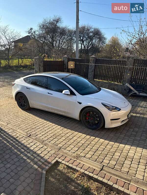 Седан Tesla Model 3 2020 в Черновцах