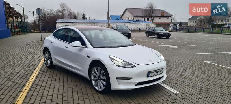 Седан Tesla Model 3 2017 в Нововолынске