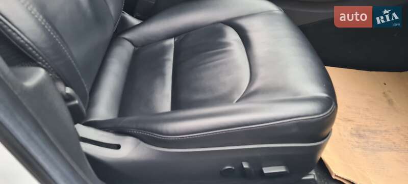 Седан Tesla Model 3 2017 в Нововолынске