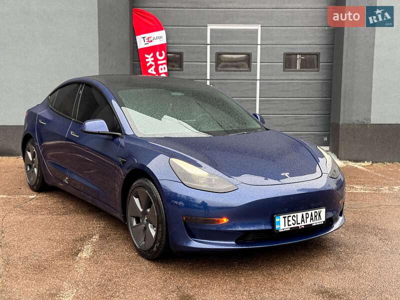 Седан Tesla Model 3 2021 в Киеве