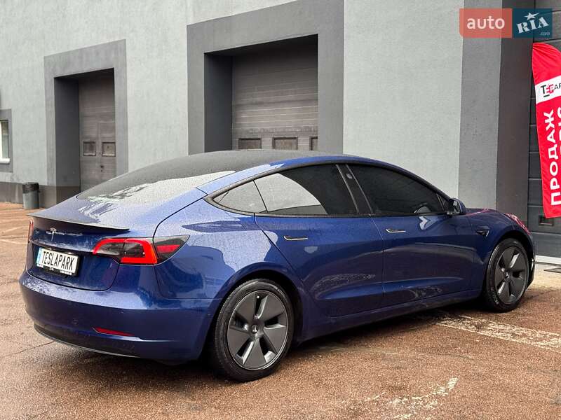 Седан Tesla Model 3 2021 в Киеве