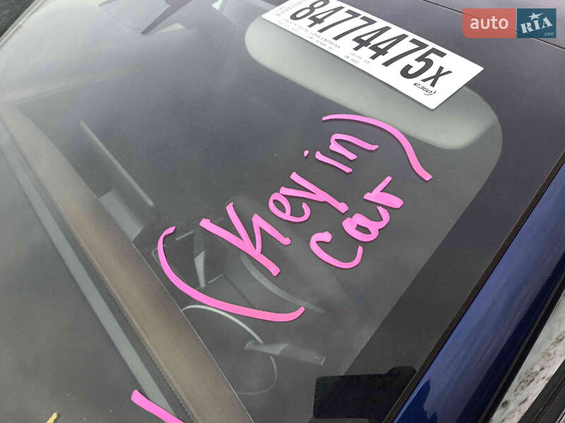 Седан Tesla Model 3 2023 в Львове