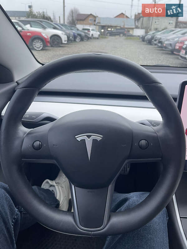 Седан Tesla Model 3 2019 в Львове