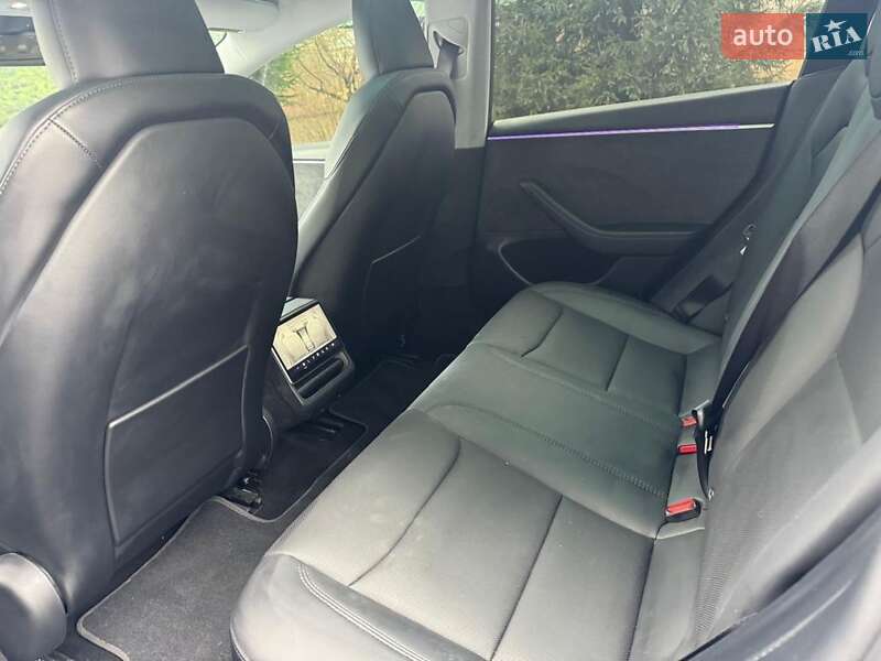 Седан Tesla Model 3 2025 в Львове