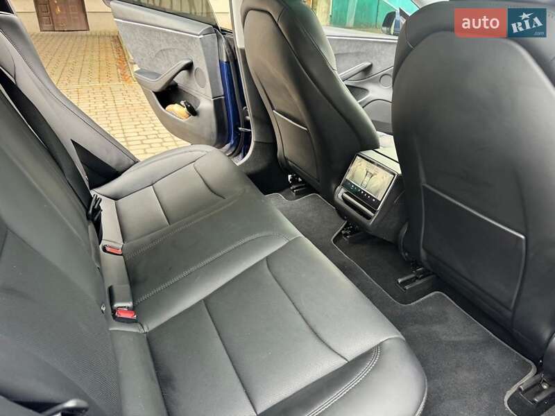 Седан Tesla Model 3 2025 в Львове