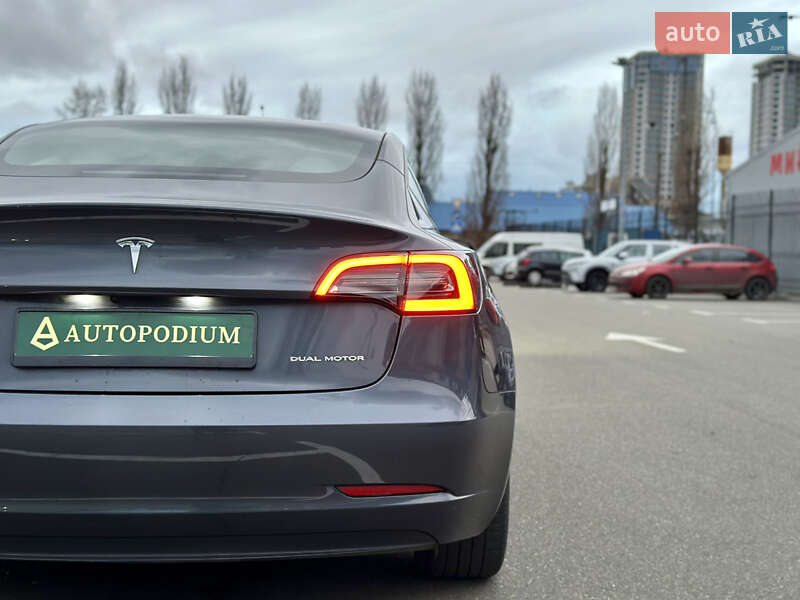 Седан Tesla Model 3 2023 в Киеве