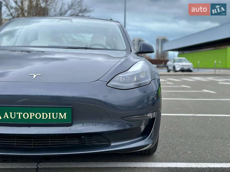 Седан Tesla Model 3 2023 в Киеве