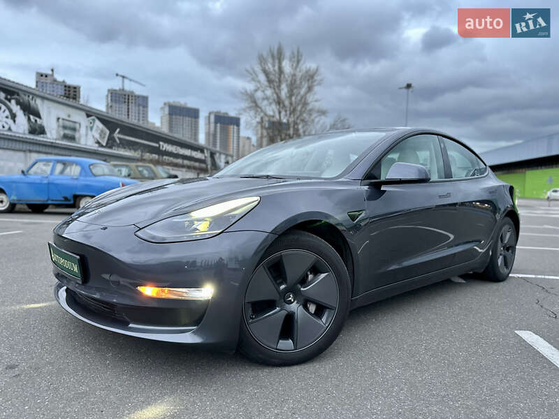 Седан Tesla Model 3 2023 в Киеве