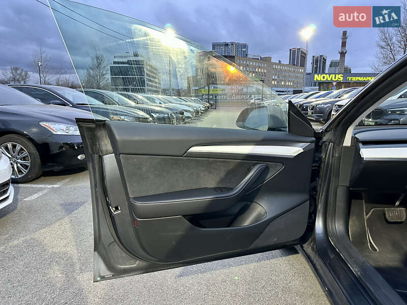 Седан Tesla Model 3 2023 в Киеве