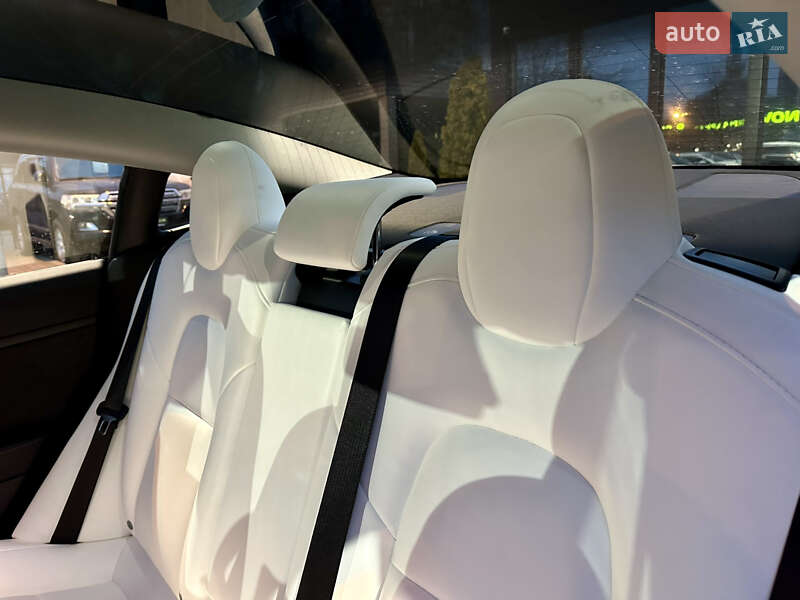 Седан Tesla Model 3 2023 в Киеве