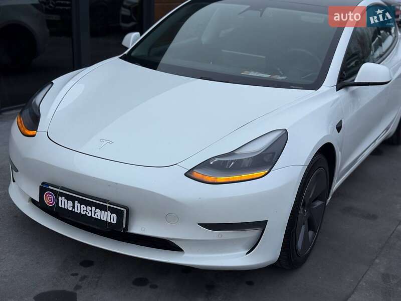 Седан Tesla Model 3 2021 в Ровно