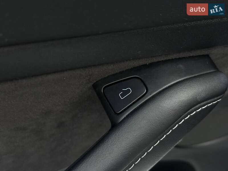 Седан Tesla Model 3 2021 в Ровно