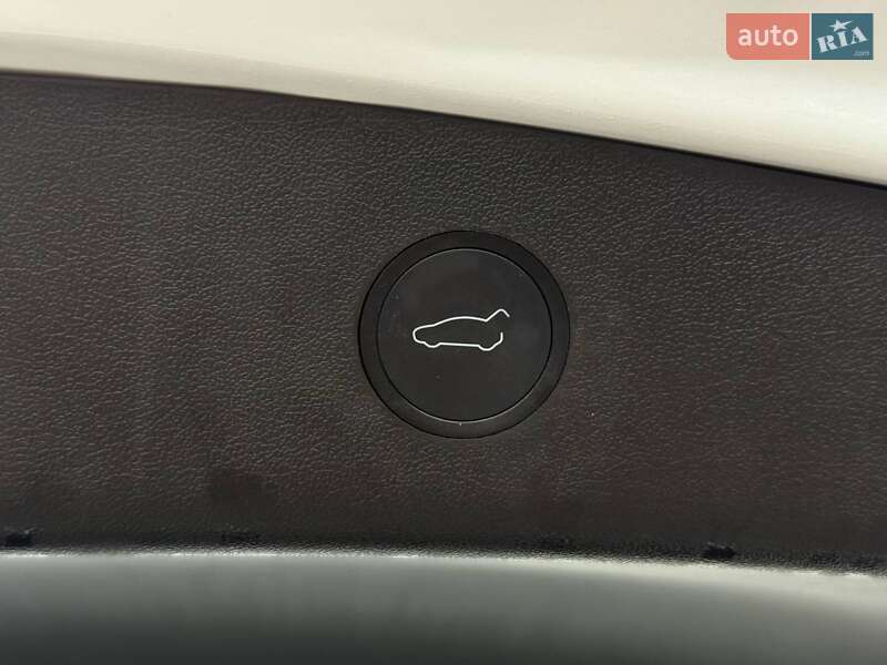 Седан Tesla Model 3 2021 в Ровно