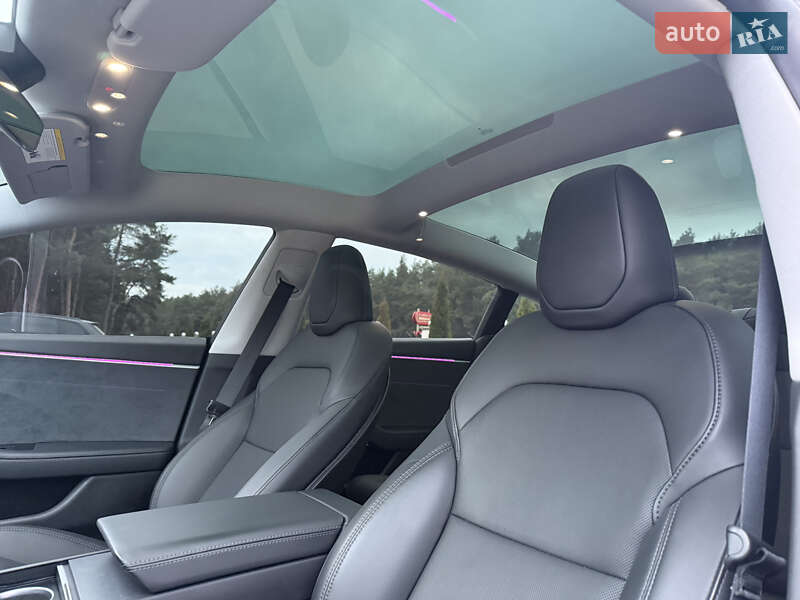 Седан Tesla Model 3 2024 в Киеве