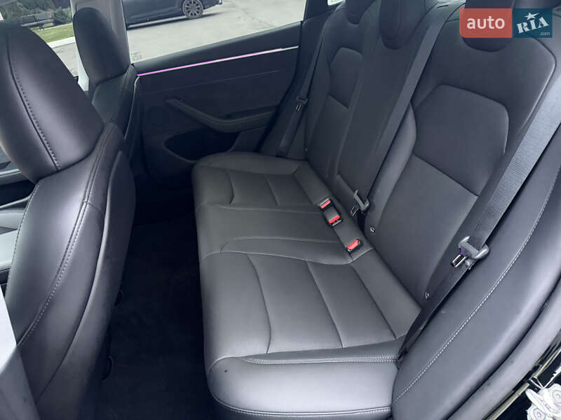 Седан Tesla Model 3 2024 в Киеве