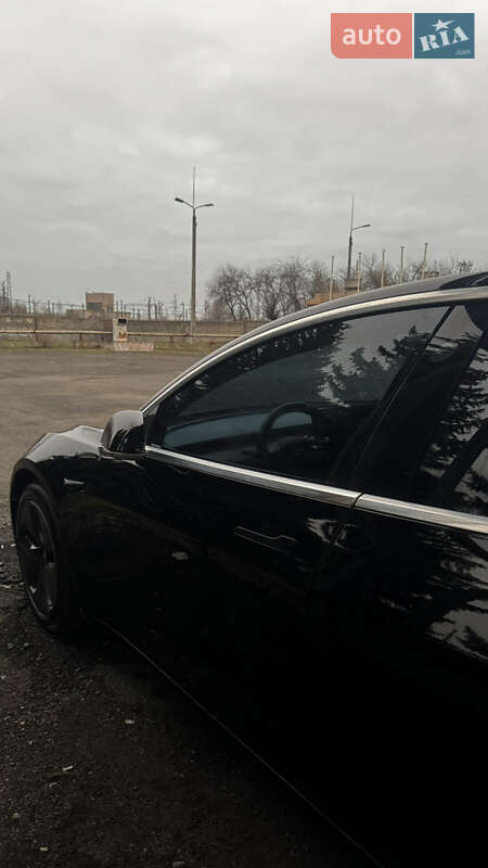 Седан Tesla Model 3 2018 в Кривом Роге