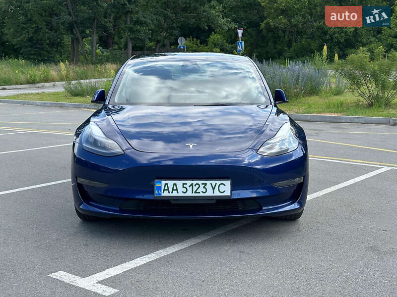 Седан Tesla Model 3 2022 в Києві
