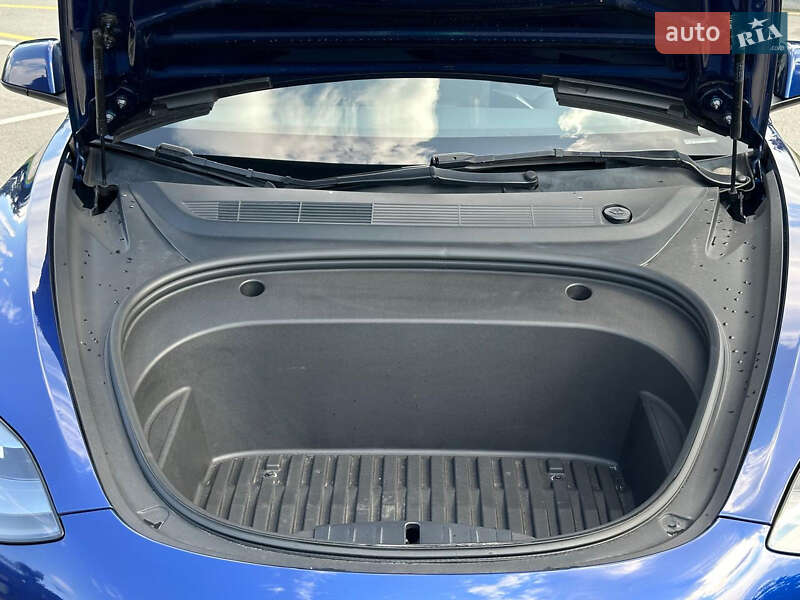 Седан Tesla Model 3 2022 в Києві