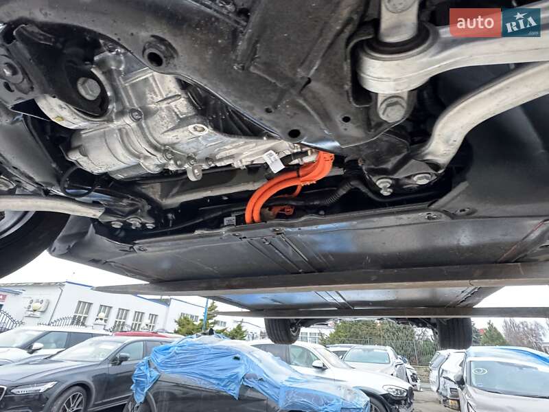 Седан Tesla Model 3 2025 в Сарнах