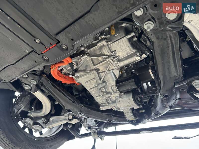 Седан Tesla Model 3 2025 в Сарнах