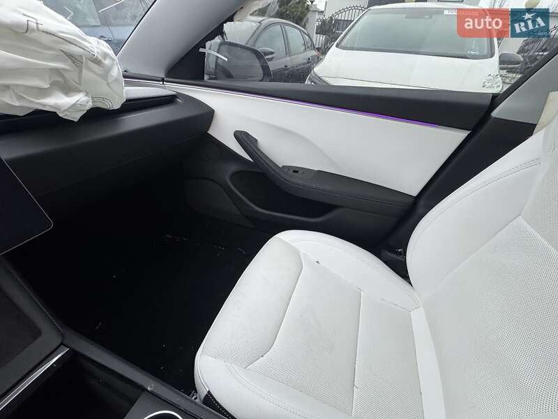 Седан Tesla Model 3 2025 в Сарнах