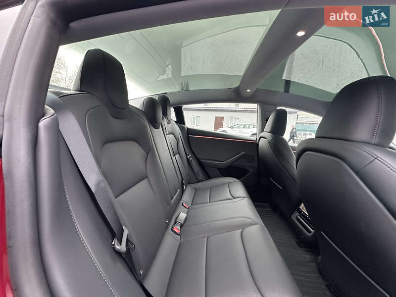 Седан Tesla Model 3 2024 в Дніпрі