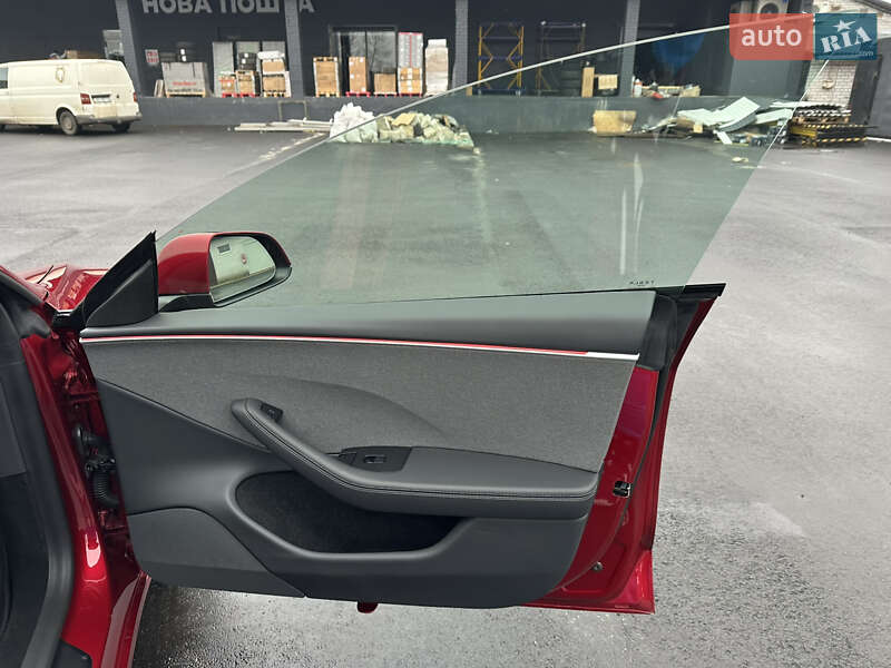 Седан Tesla Model 3 2024 в Дніпрі