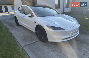 Седан Tesla Model 3 2024 в Острозі