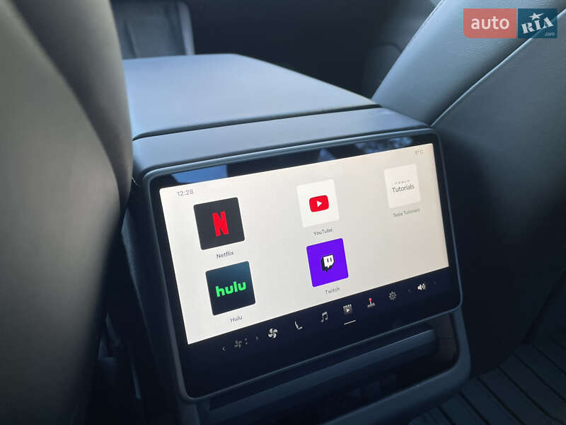 Седан Tesla Model 3 2024 в Острозі фото 15 Седан Tesla Model 3 2024 в Острозі