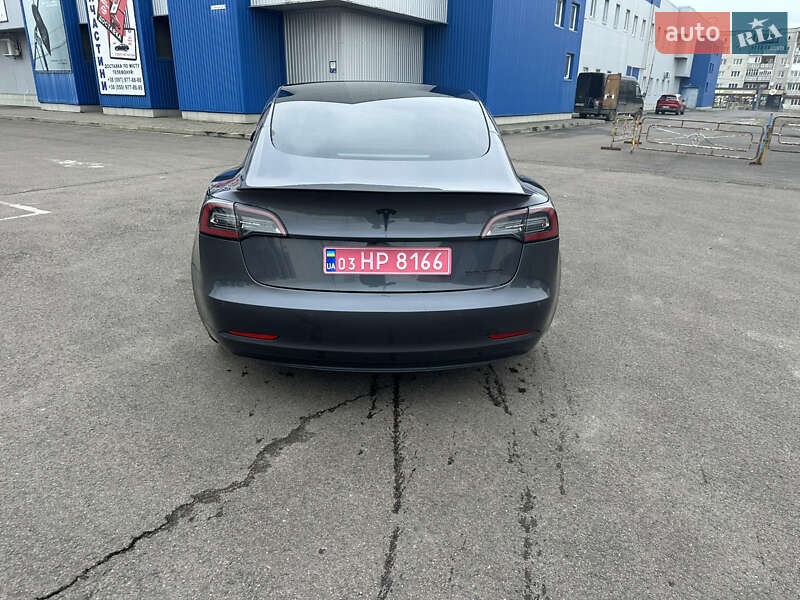 Седан Tesla Model 3 2022 в Киеве