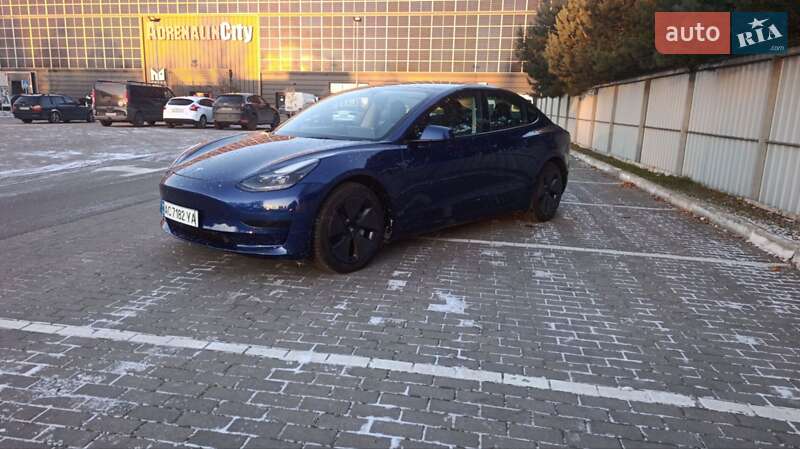 Седан Tesla Model 3 2022 в Луцке