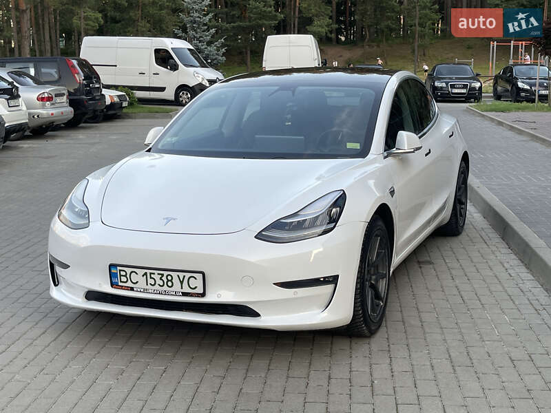 Седан Tesla Model 3 2019 в Новояворовске